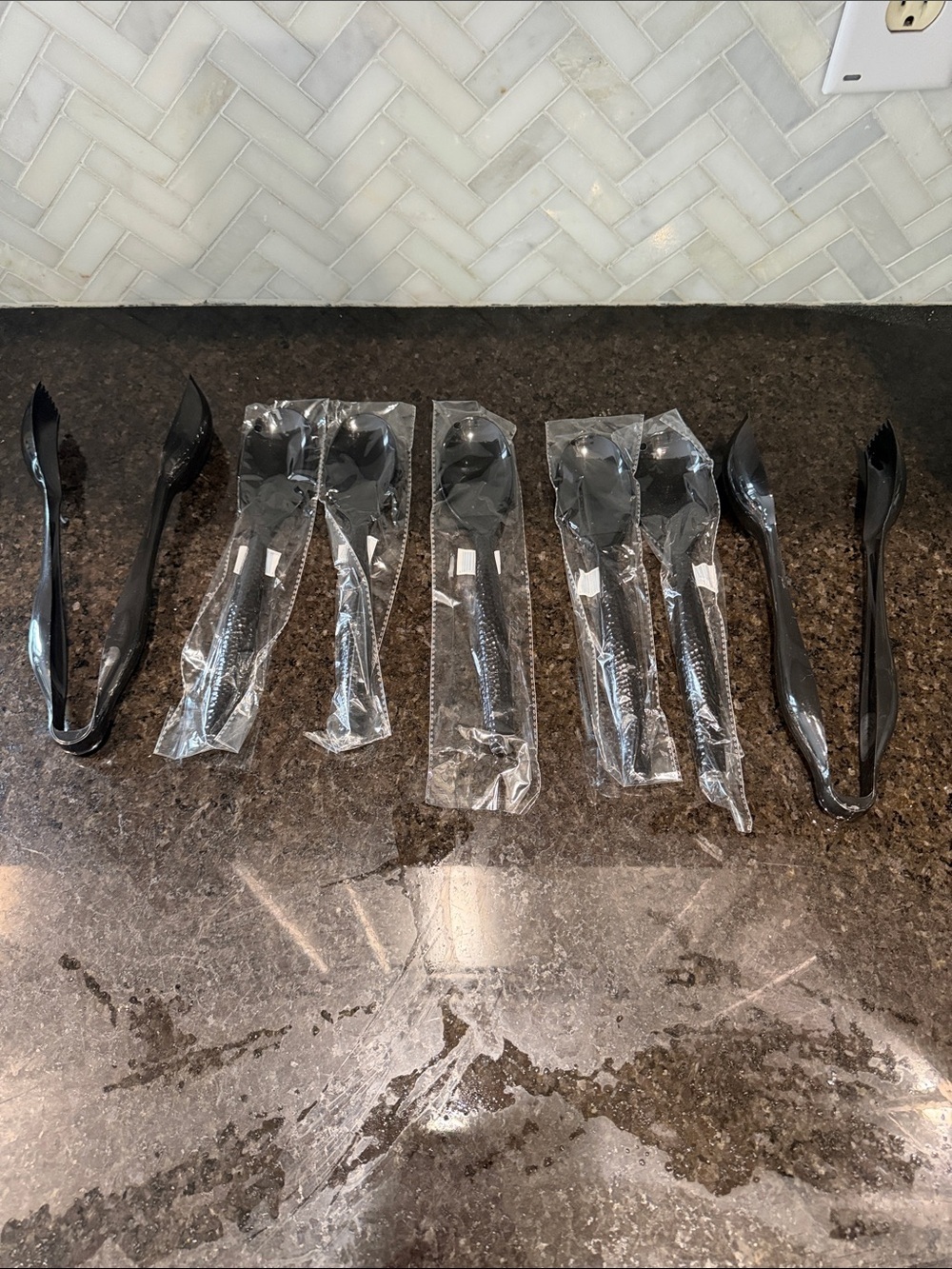 Plastic 2 Black Kitchen Tongs and 5 Black Spoons Set for Party
